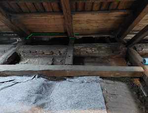 Zateplení stropu rodinného domu a zhotovení podlahy půdy